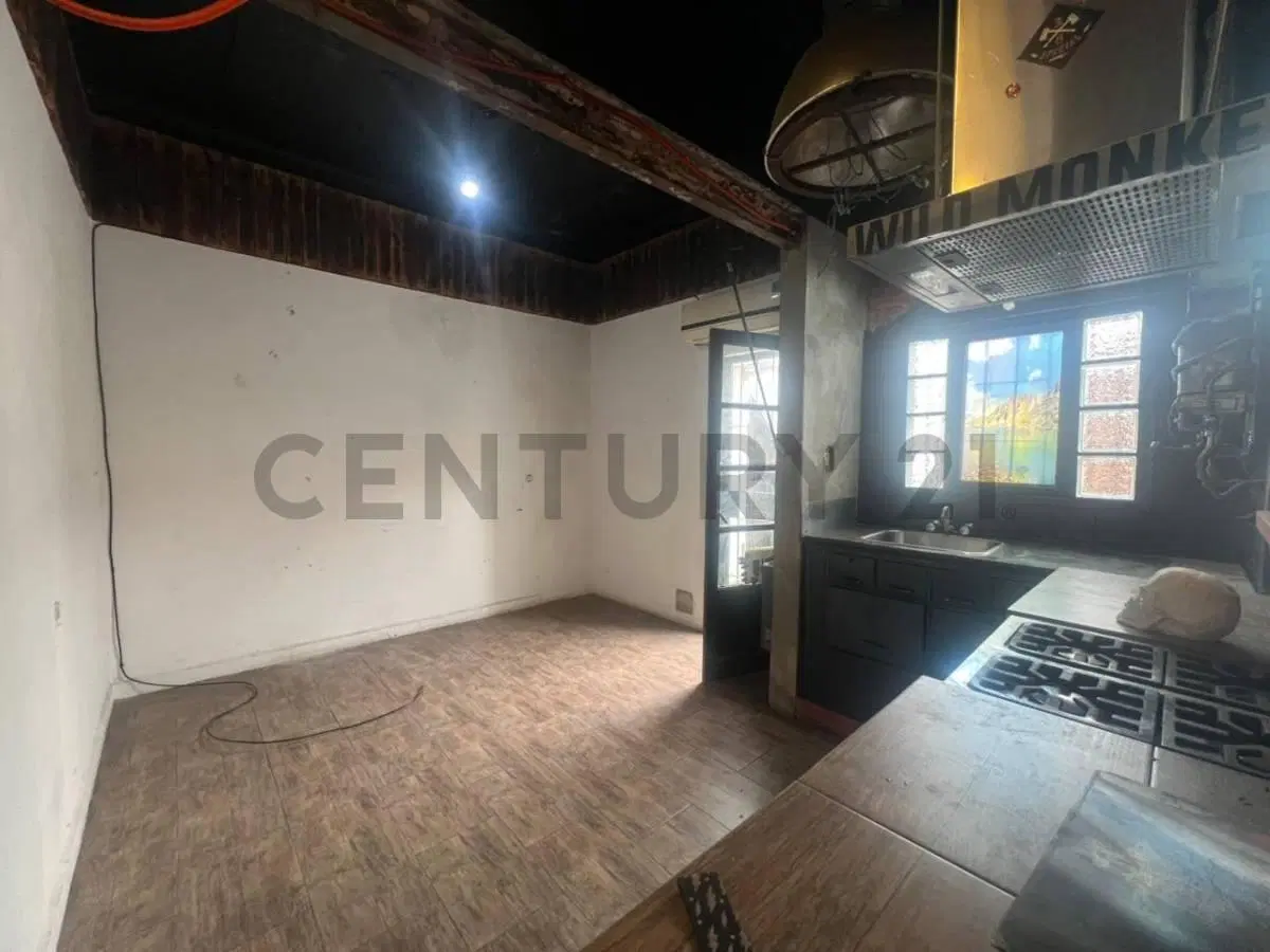 Venta Casa planta alta en barrio Lourdes 4