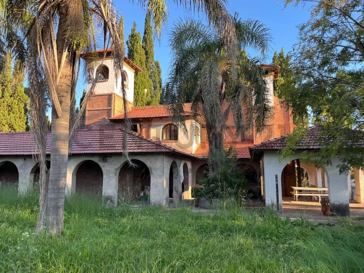 REAL OPORTUNIDAD. Casa quinta - A metros de Circunvalación y Autopista Santa Fe 2