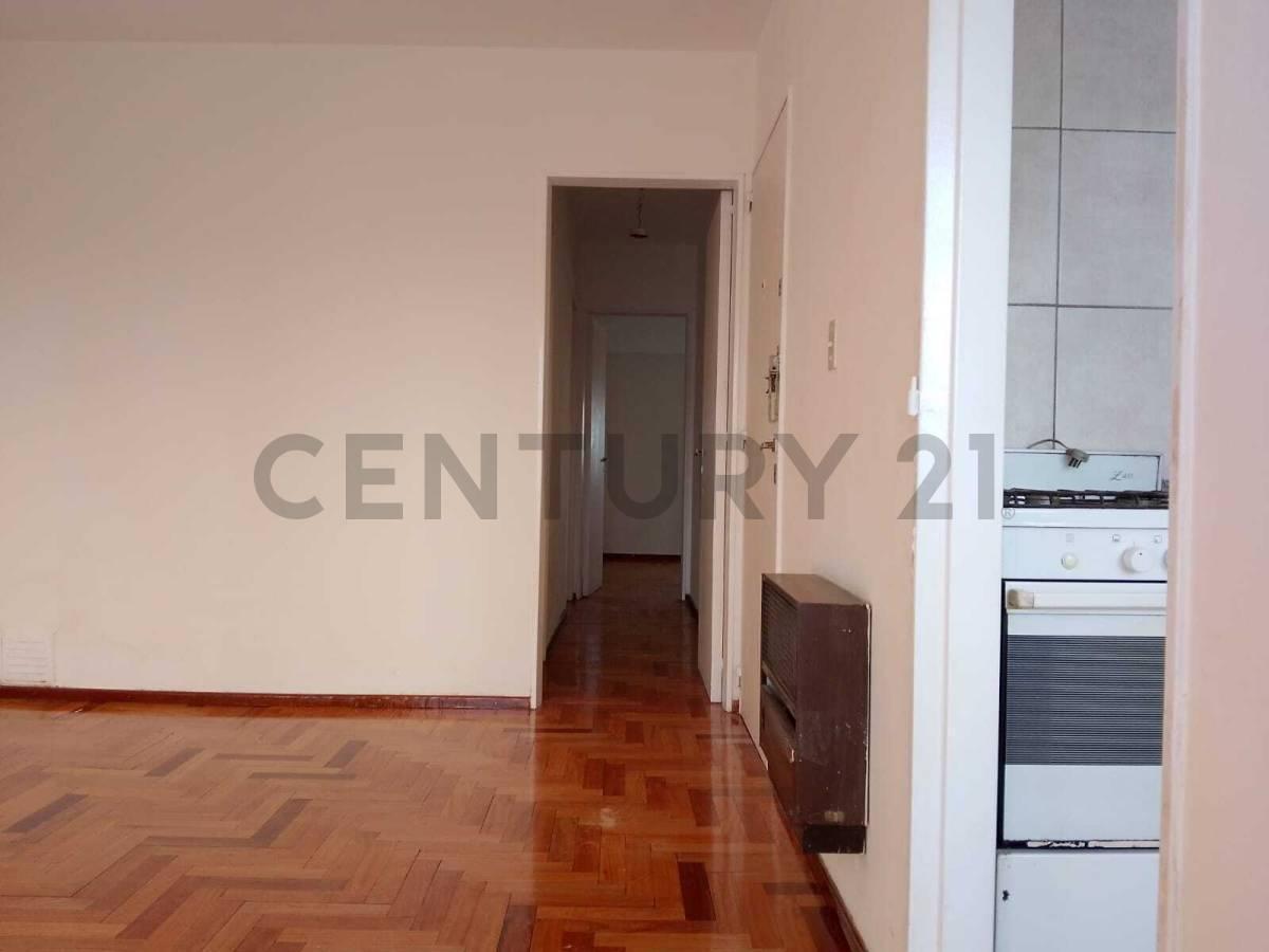 Foto de VENTA - Departamento 2 Dormitorios - Centro / Martin, imagen 2