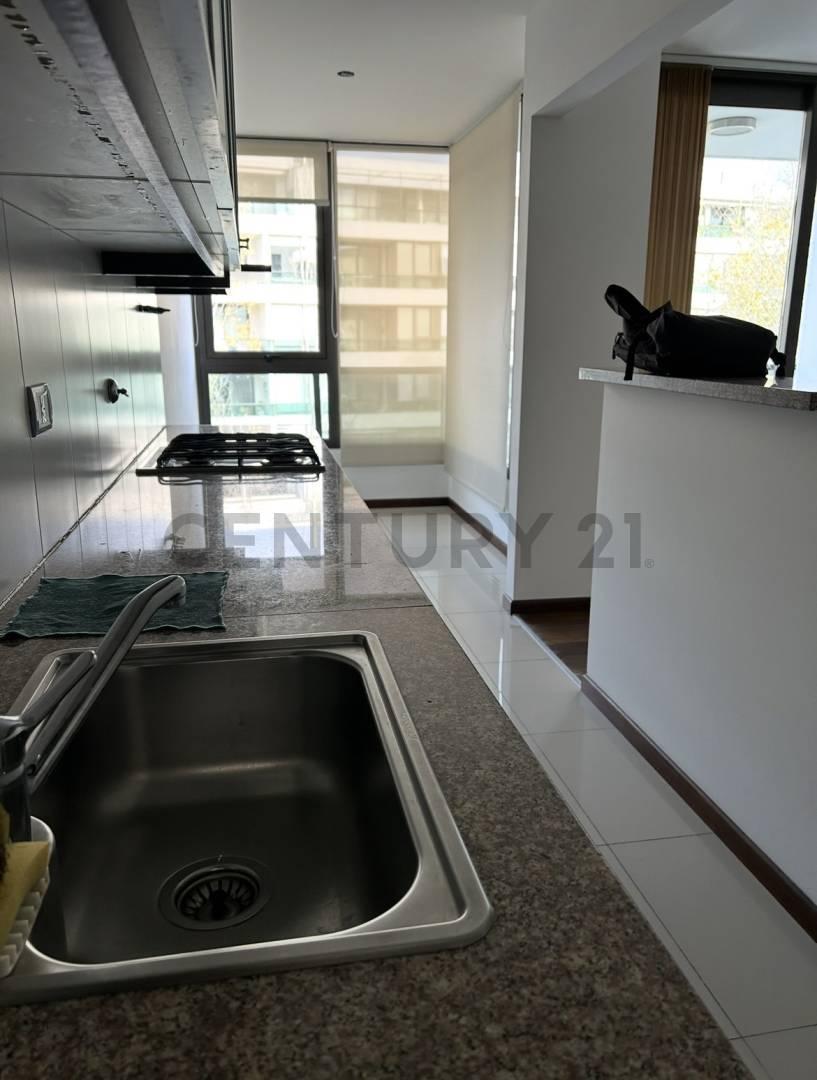 Foto de Alquiler departamento 2 Dormitorios Condominio del Alto, imagen 3