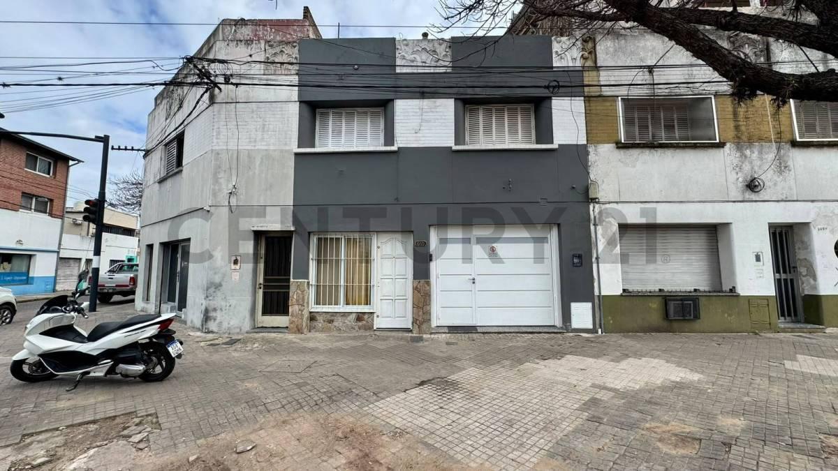 Foto de Casa 5 dormitorios, cochera, en VENTA - LUIS AGOTE, imagen 1