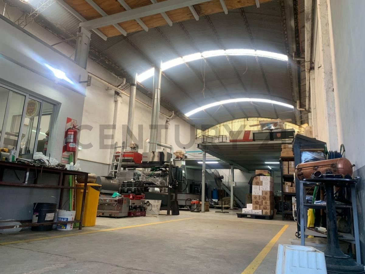 Foto de Galpón en VENTA - Zona Sur, a metros de Av. Ovidio Lagos., imagen 2