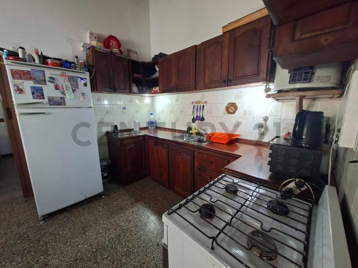 Foto de Casa amplia de 4 dormitorios - cochera doble - patio con parrillero, imagen 3