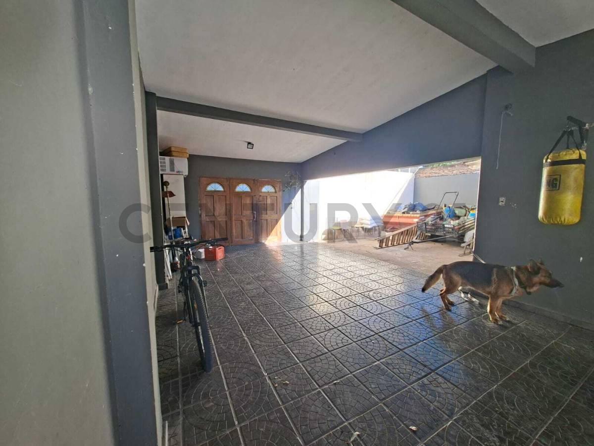 Foto de Casa amplia de 4 dormitorios - cochera doble - patio con parrillero, imagen 2