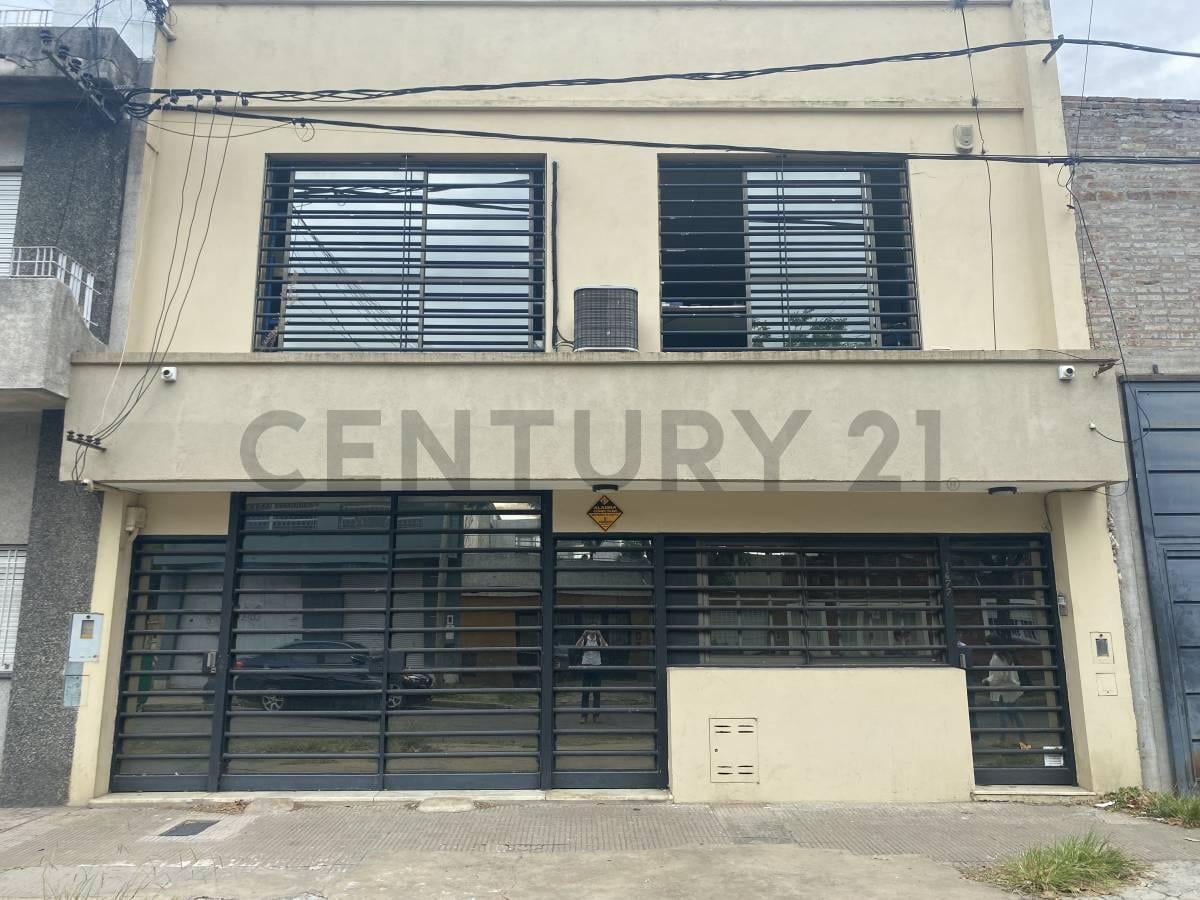 Foto de Industrial + oficinas - 400m2 - Barrio Industrial, imagen 1