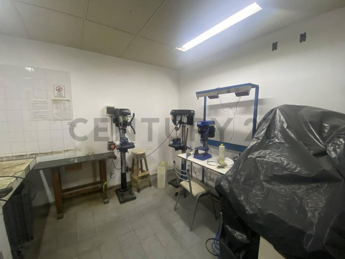 Foto de Industrial + oficinas - 400m2 - Barrio Industrial, imagen 5