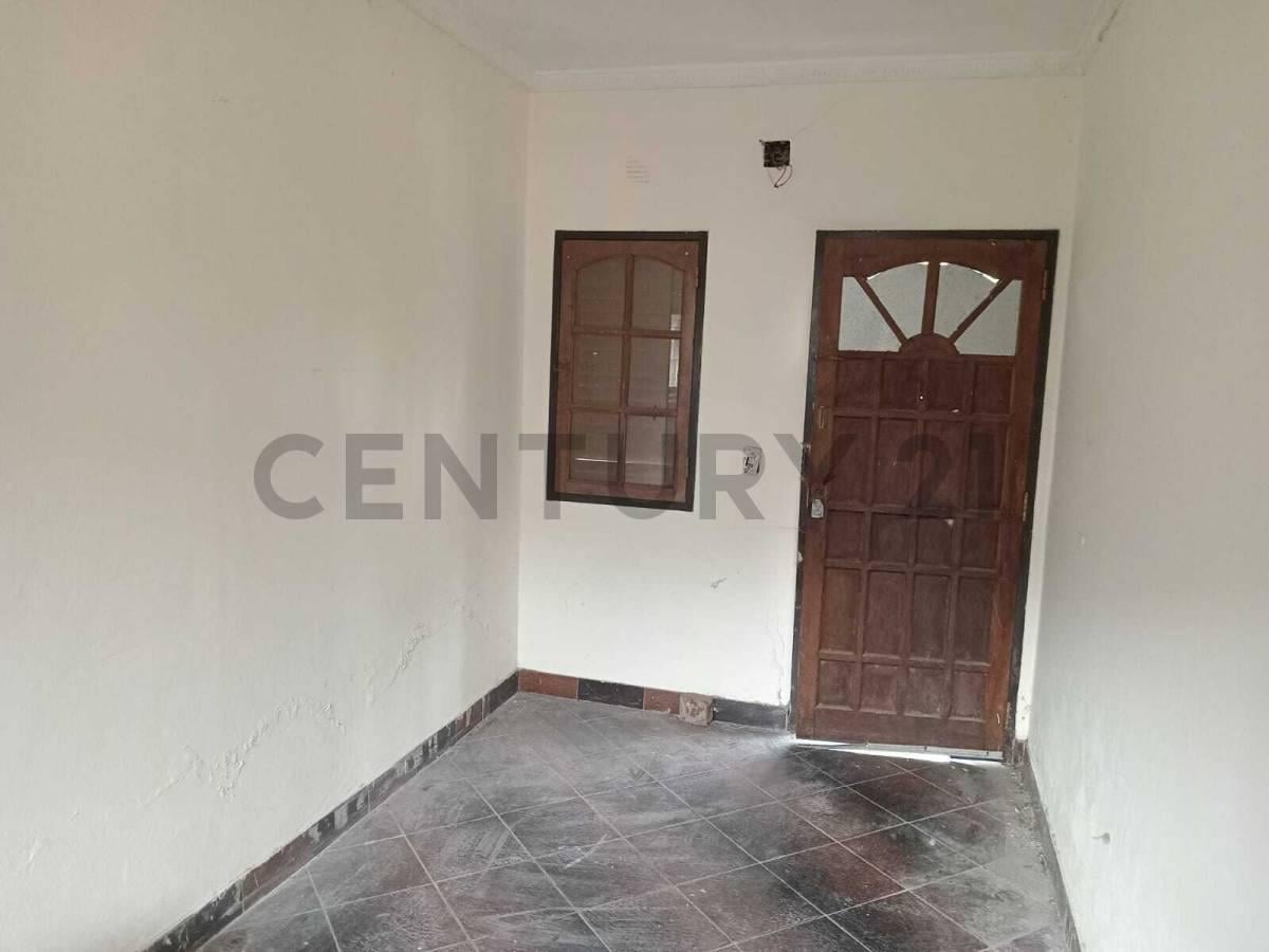 Foto de VENTA CASA A RECICLAR BARRIO BELGRANO 2 UNIDADES CON 2 DORMITORIOS CADA, imagen 3