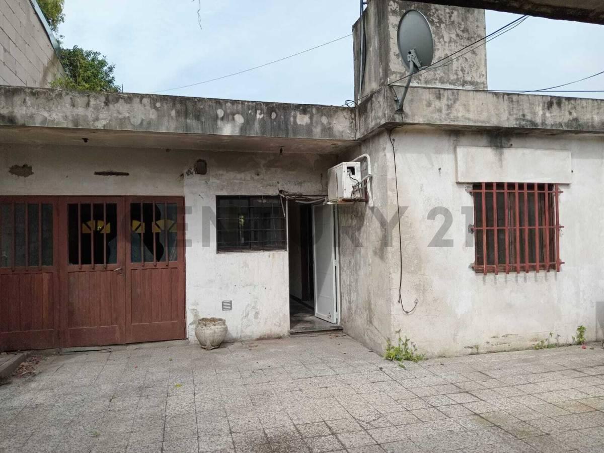 Foto de VENTA CASA A RECICLAR BARRIO BELGRANO 2 UNIDADES CON 2 DORMITORIOS CADA, imagen 4