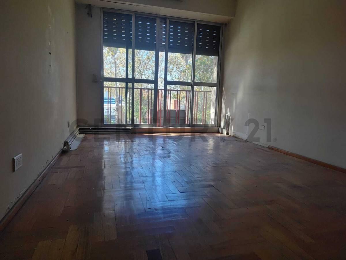 Foto de VENTA DEPARTAMENTO 2 DORMITORIOS FRENTE CON BALCÓN. ZONA ALBERDI, imagen 3