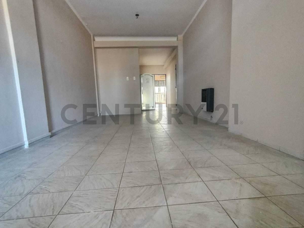 Foto de VENTA DEPARTAMENTO 2 DORMITORIOS FRENTE CON BALCÓN. ZONA ALBERDI, imagen 1