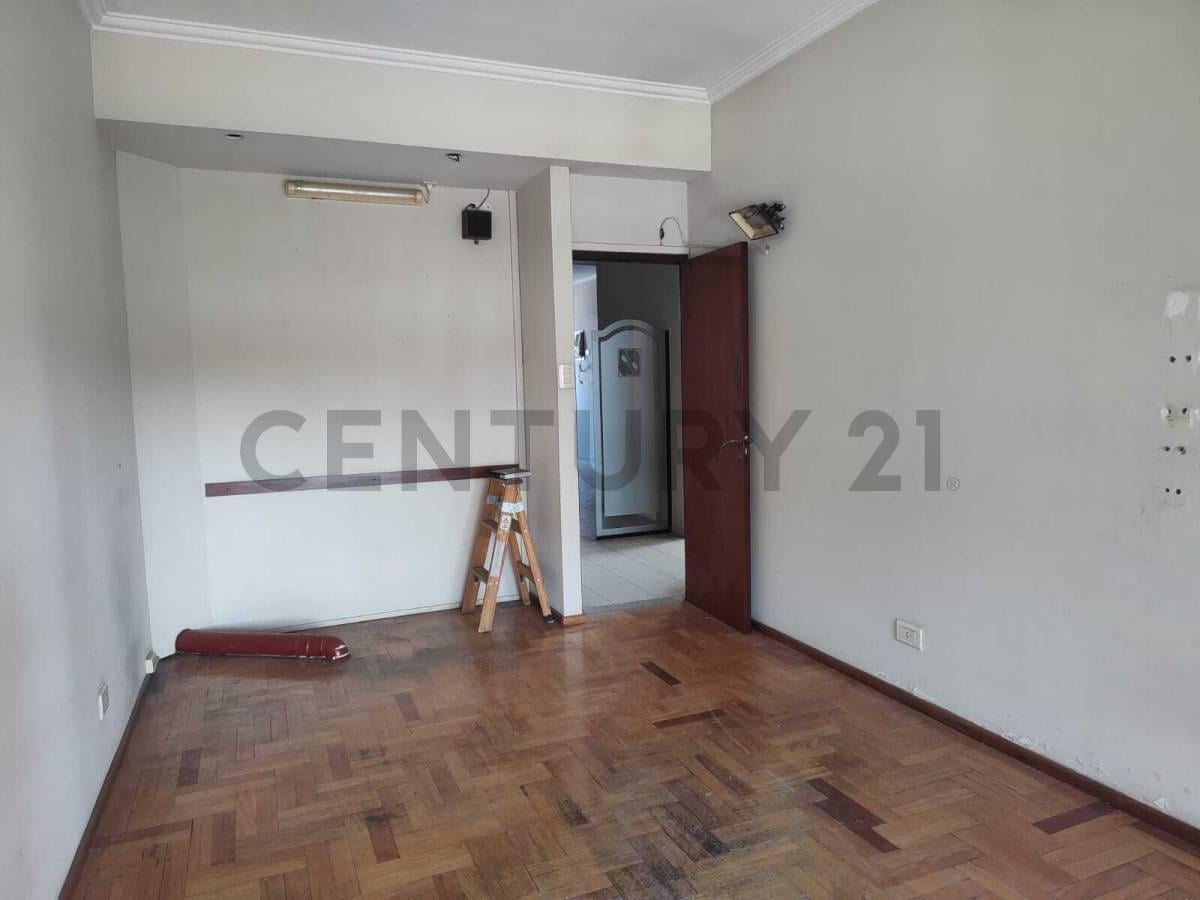 Foto de VENTA DEPARTAMENTO 2 DORMITORIOS FRENTE CON BALCÓN. ZONA ALBERDI, imagen 4