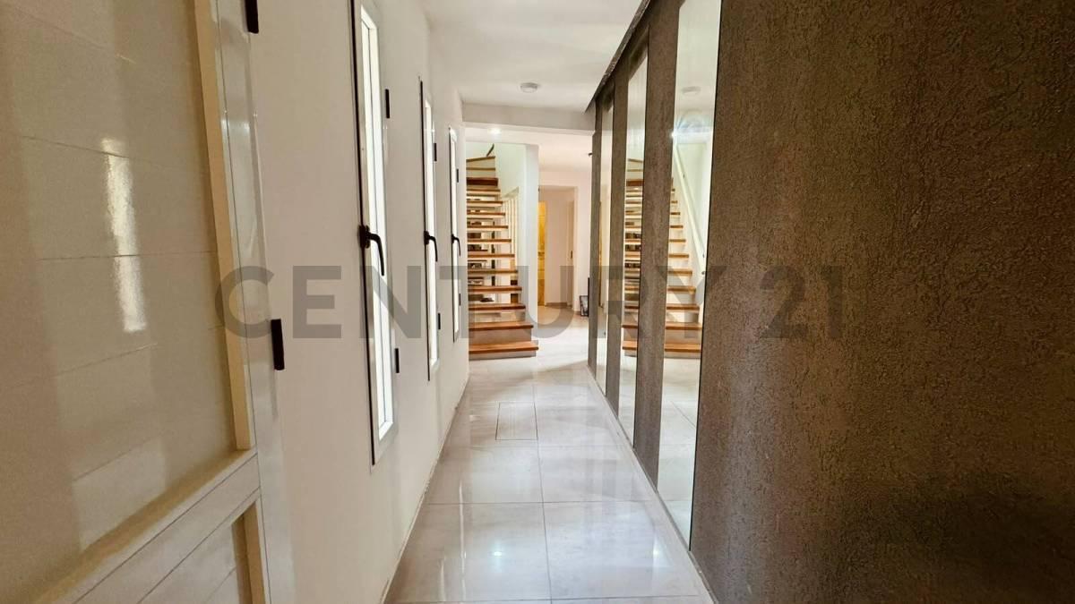 Foto de Casa 5 dormitorios, cochera, en VENTA - LUIS AGOTE, imagen 4
