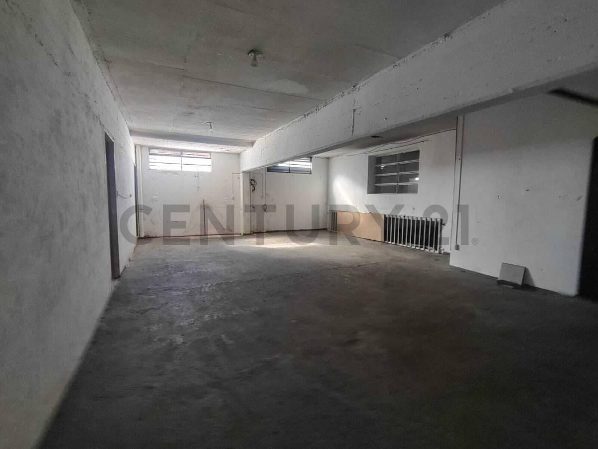 Foto de VENTA Galpón de 530 m² con local, oficinas y doble acceso | Uriburu 2051, imagen 4