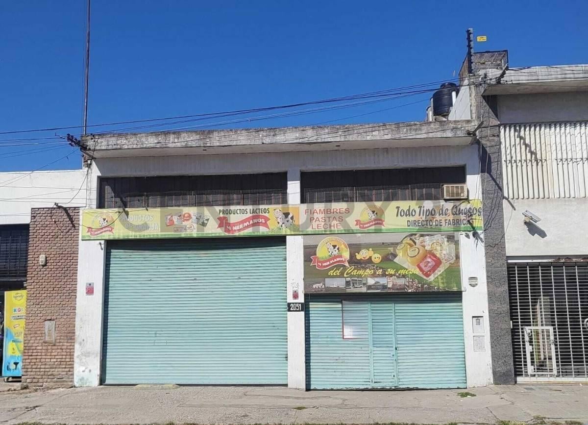 Foto de VENTA Galpón de 530 m² con local, oficinas y doble acceso | Uriburu 2051, imagen 1