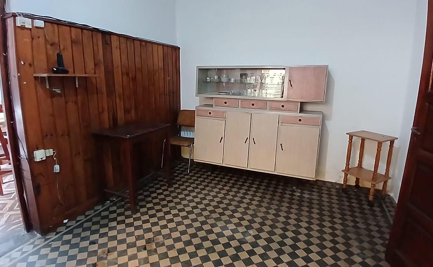 Foto de Venta Casa al frente - Barrio Azcuenaga, imagen 2