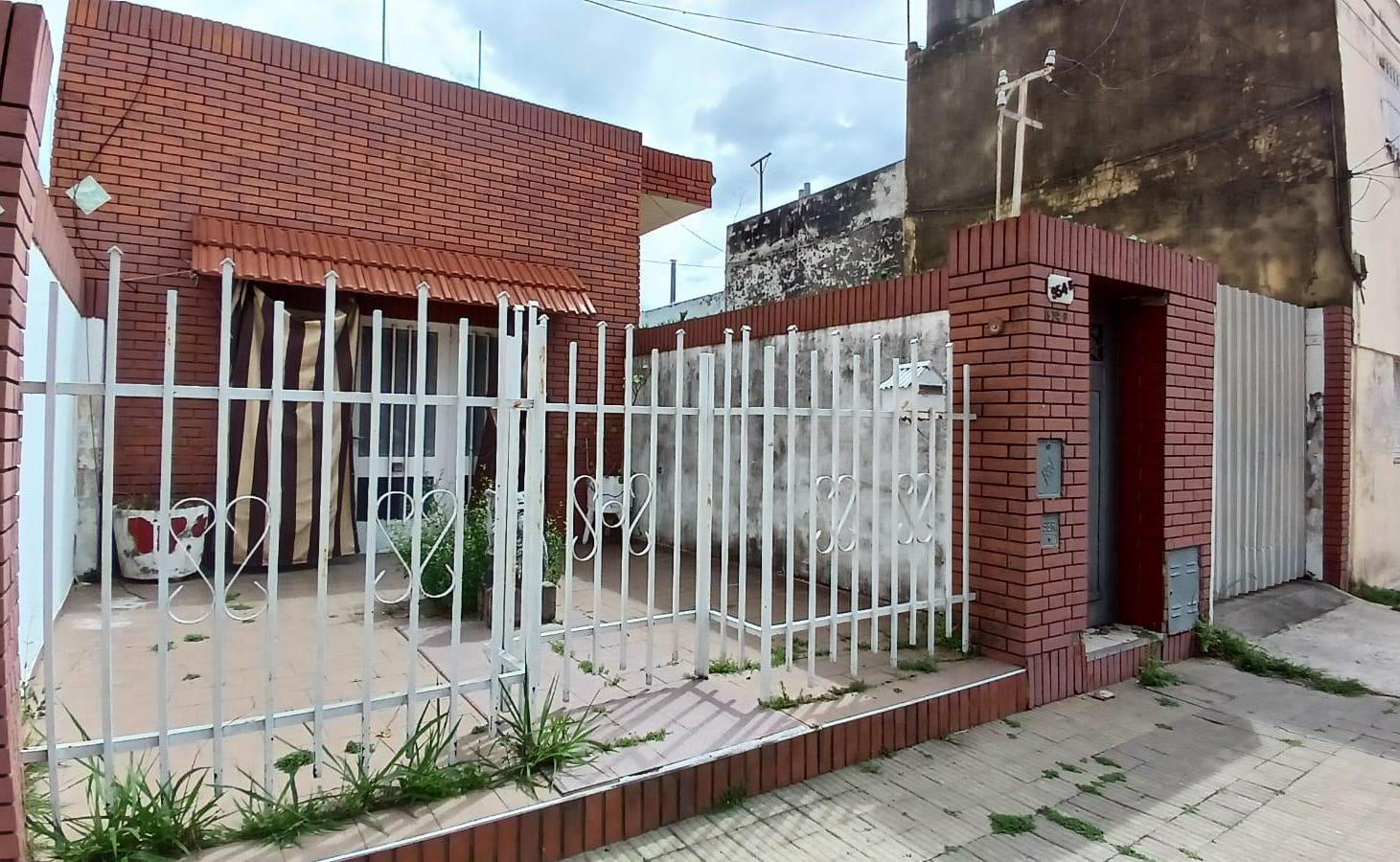 Foto de Venta Casa al frente - Barrio Azcuenaga, imagen 3