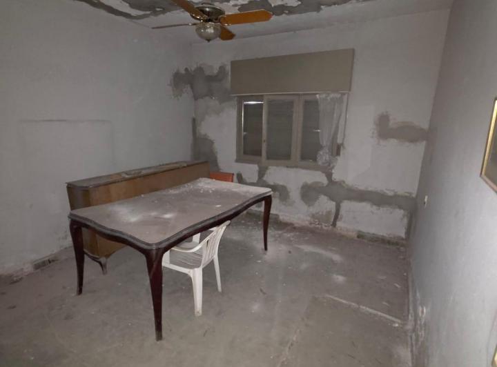 Tipo casa, planta baja, 4 ambientes a reciclar. Próximo subte linea B. 5