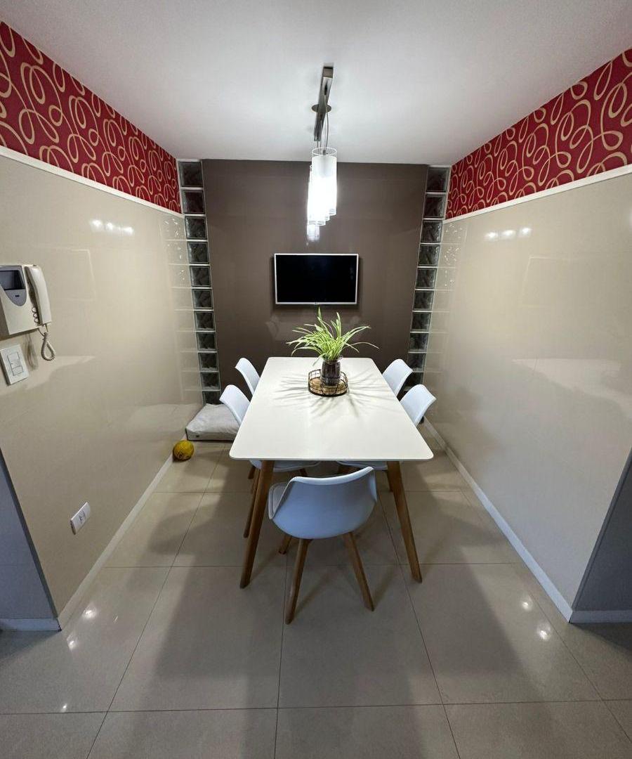 Foto de Semi piso de 4 amb c/ cochera y baulera en excelente edificio c/, imagen 2