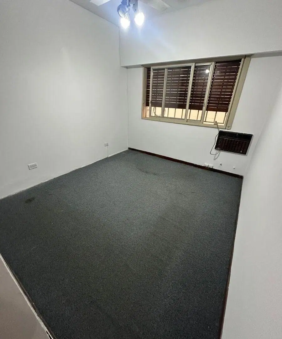 Excelente casa de 4 amb, 2 baños, cocina comedor diario, entrada de auto, patio y terraza. Lote prop 4