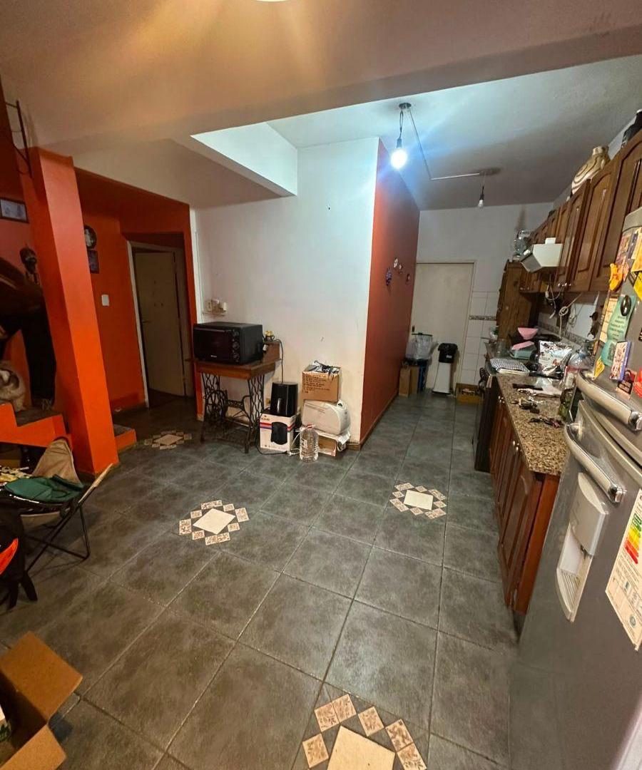 Foto de Casa de 4 ambientes con patio, cochera y terraza en toda la superficie., imagen 3