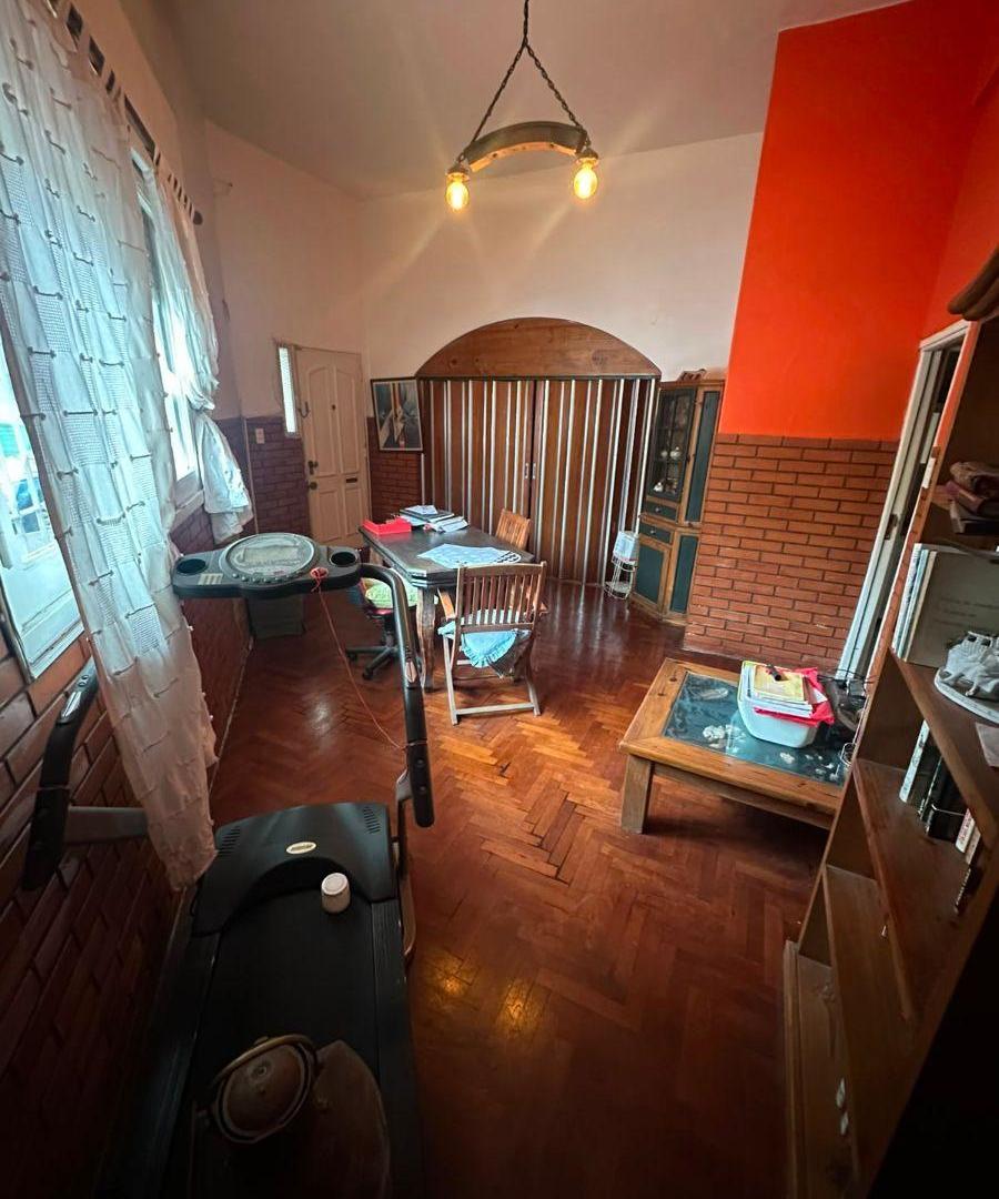 Foto de Casa de 4 ambientes con patio, cochera y terraza en toda la superficie., imagen 1