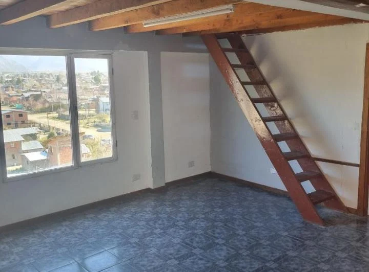 Casa grande en alquiler permanente en barrio Omega 3