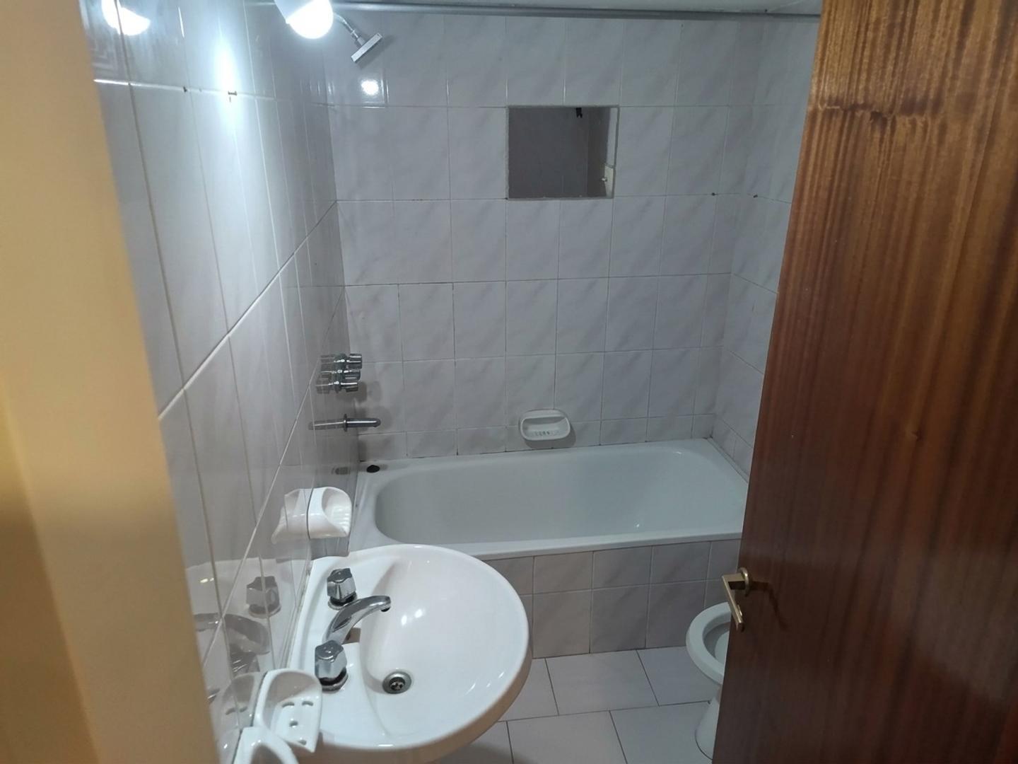 Foto de DEPARTAMENTO EN ALQUILER | 2 AMBIENTES | CENTRO DE BARILOCHE, imagen 3