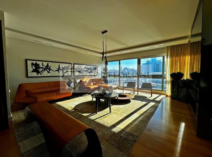• VENTA/ALQUILER: ESPECTACULAR DEPARTAMENTO DE CUATRO DORMITORIOS CON ESCRITORIO Y DEPENDENCIA EN MA 1