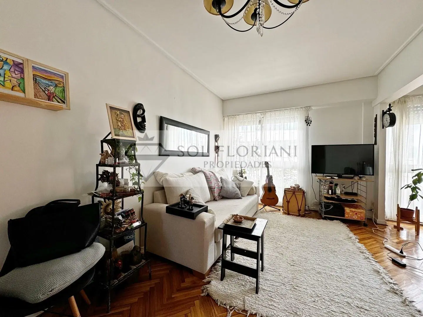 • VENTA: TRES AMBIENTES (CON POSIBILIDAD DE CUATRO) EN PISO ALTO EN RETIRO 4
