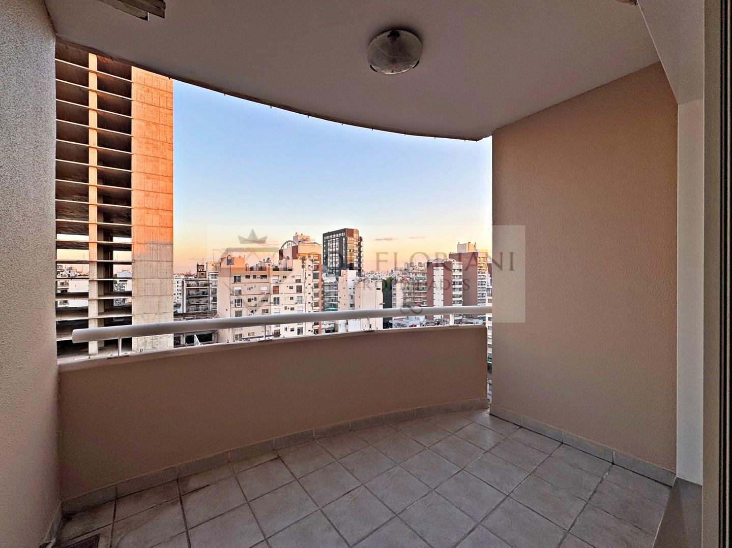 Foto de • BARRACAS: TRES AMBIENTES EN TORRE, CON COCHERA, imagen 3