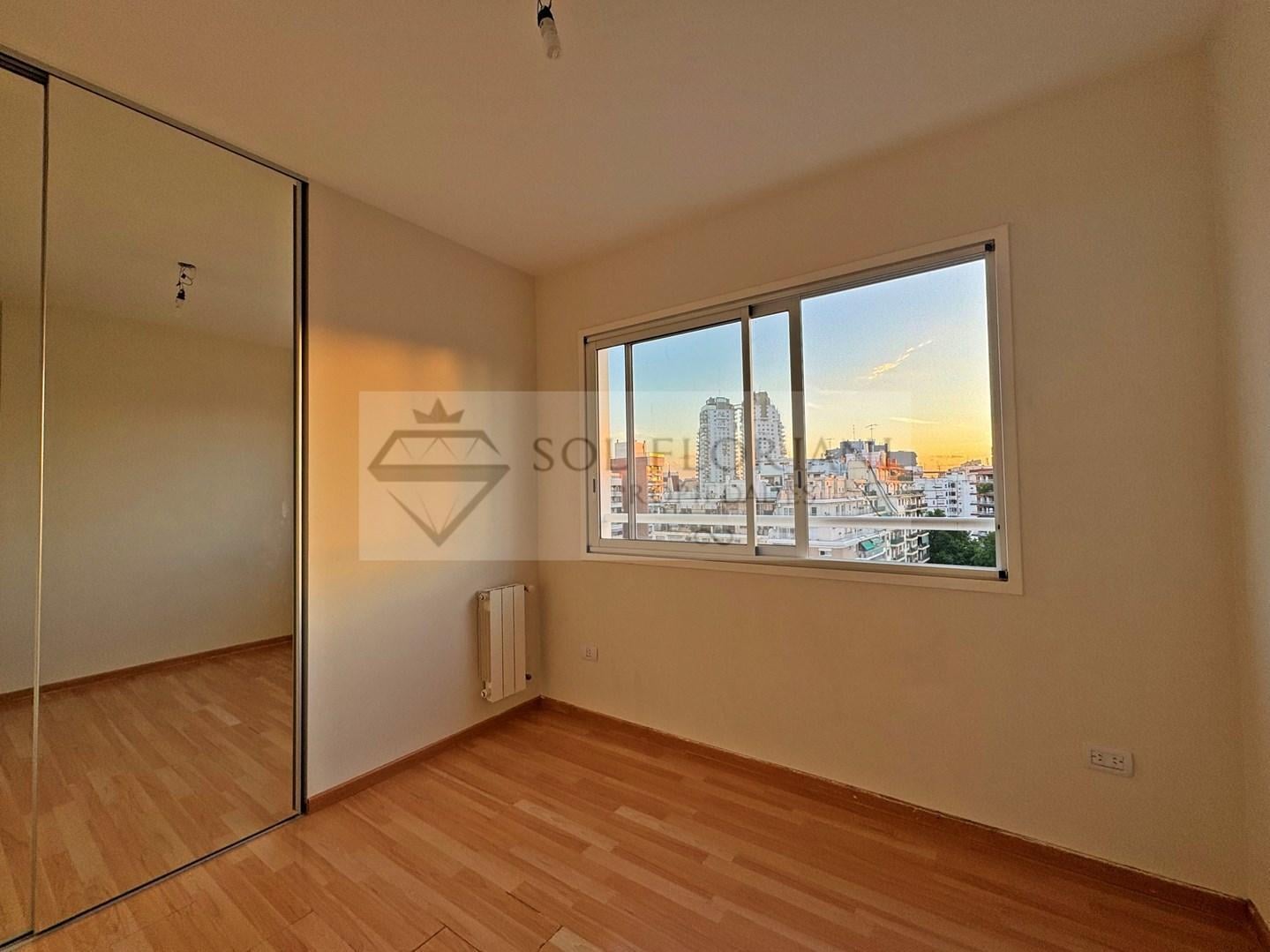 Foto de • BARRACAS: TRES AMBIENTES EN TORRE, CON COCHERA, imagen 2