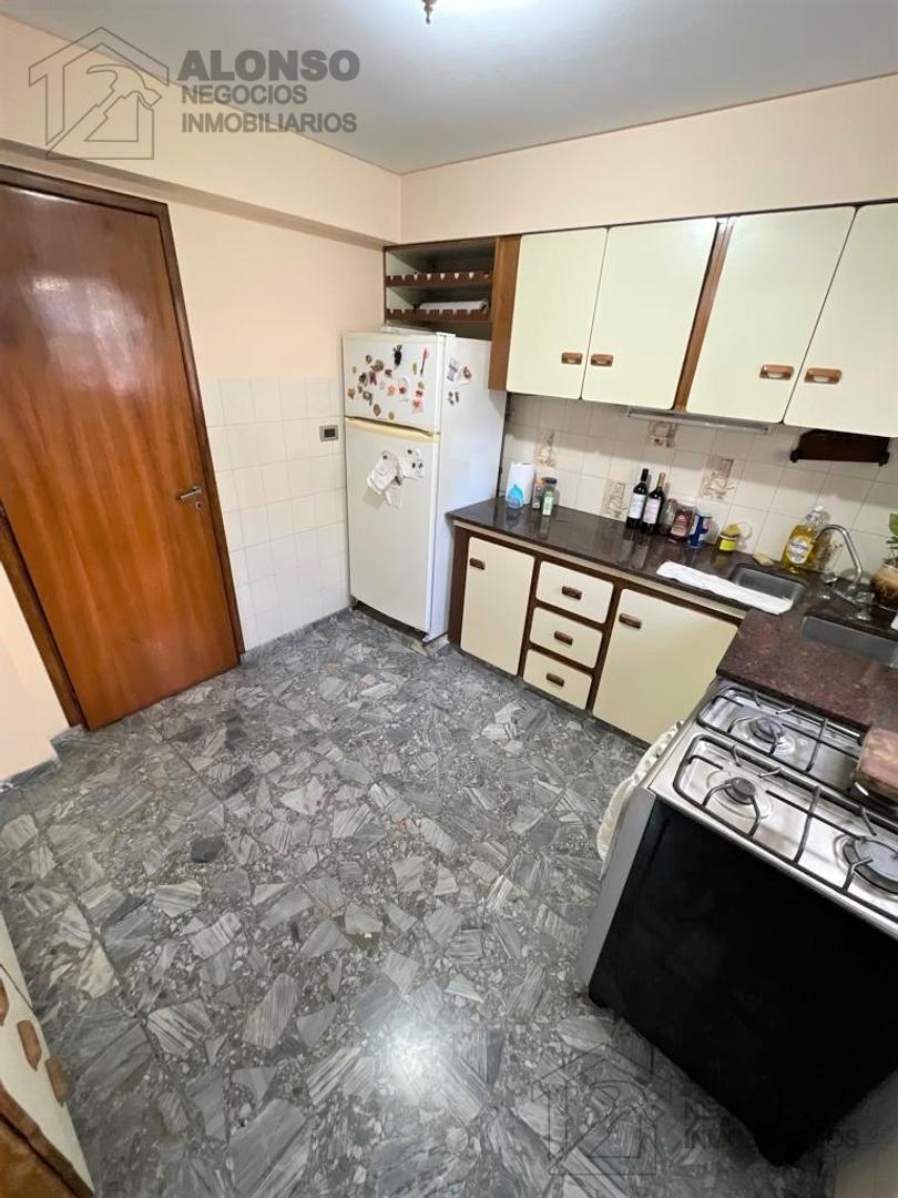Casa de 5 Ambientes con Cochera y Fondo 2