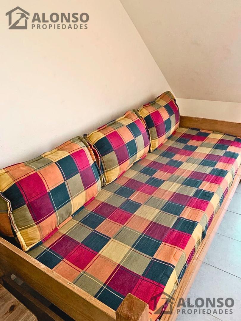 TRIPLEX 4 AMBIENTES CON PATIO Y COCHERA