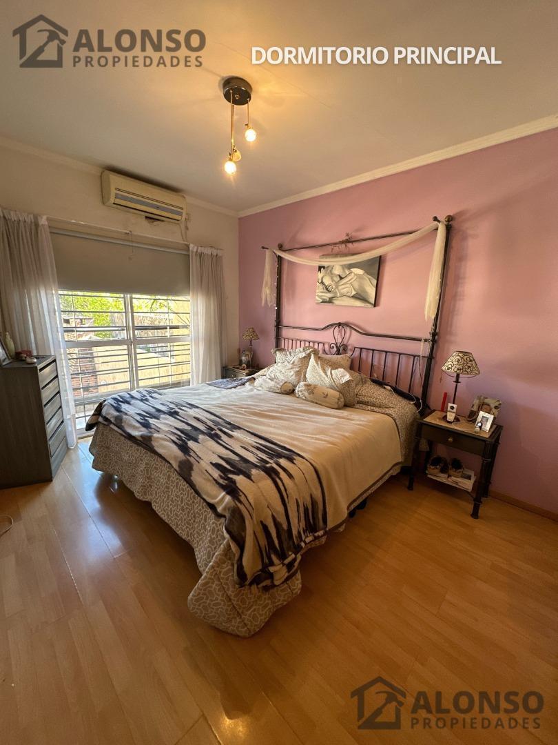 Casa 5 Ambientes con Piscina en Venta en Lanús 4