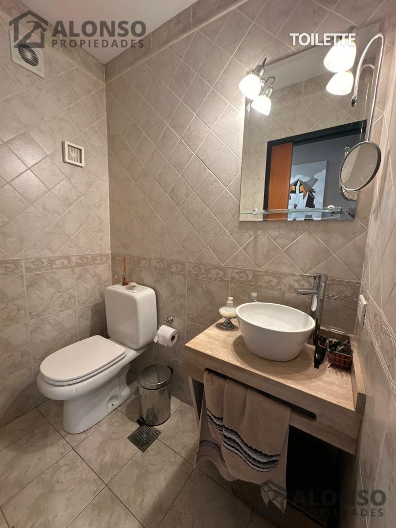 Casa 5 Ambientes con Piscina en Venta en Lanús 2