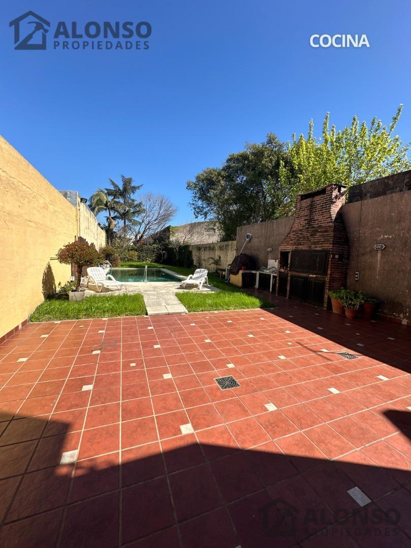 Casa 5 Ambientes con Piscina en Venta en Lanús 5
