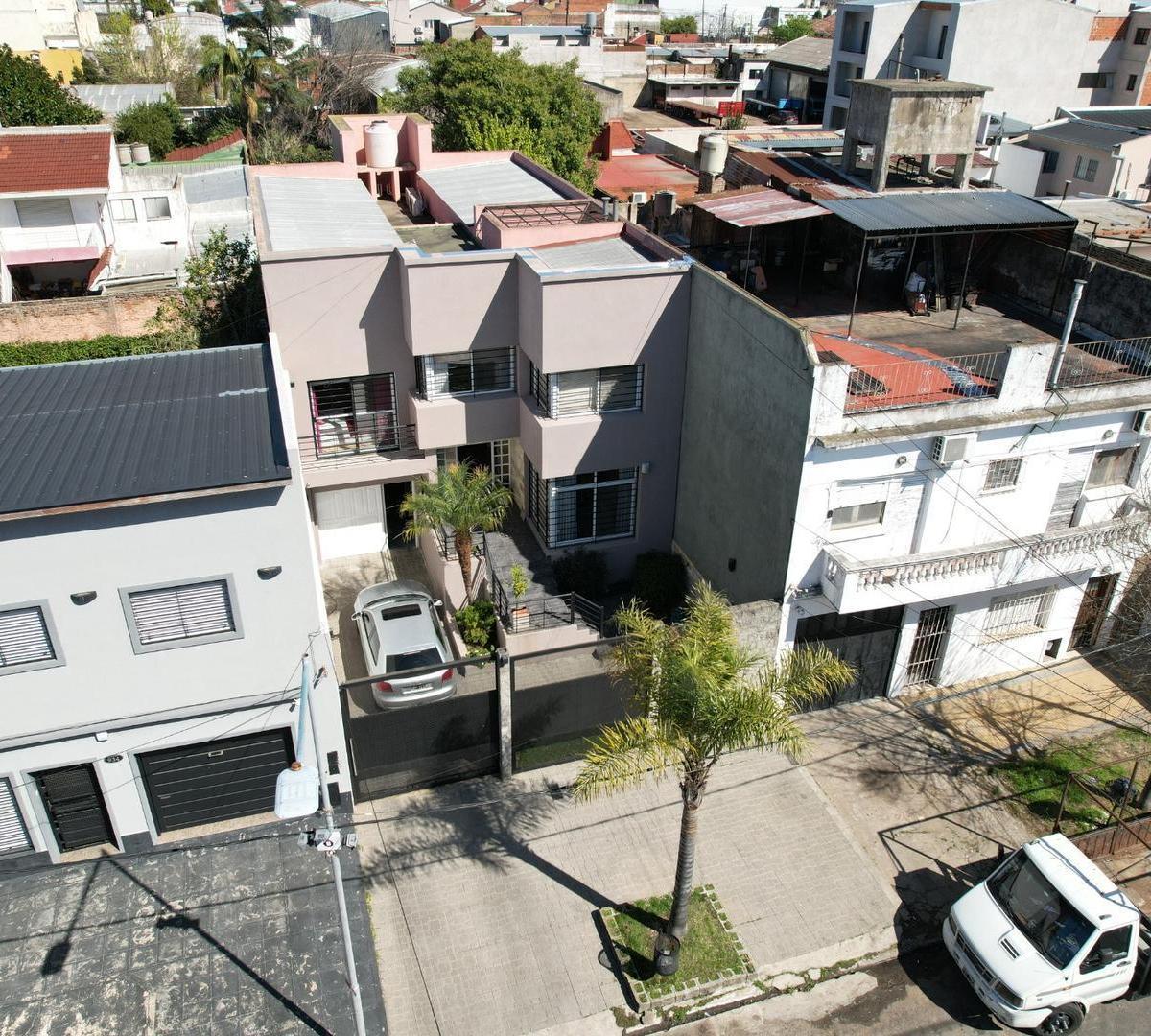 Casa 5 Ambientes con Piscina en Venta en Lanús 3