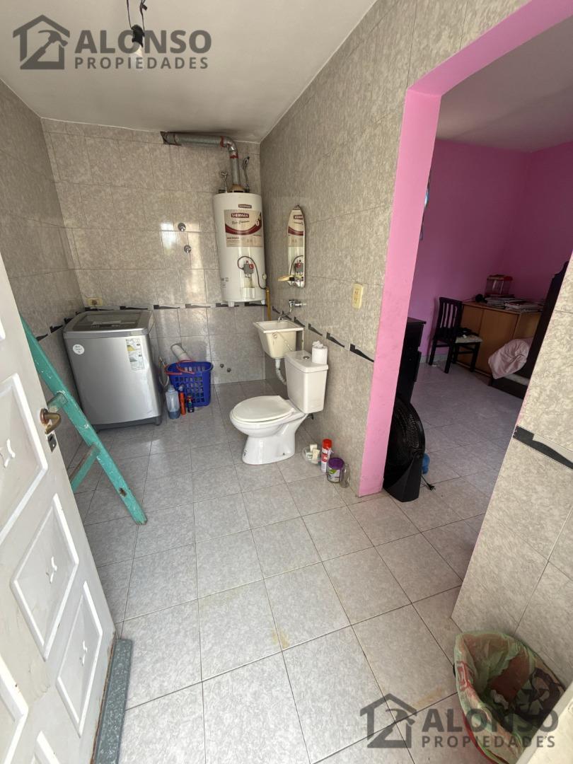 CASA 4 AMBIENTES CON COCHERA, QUINCHO Y TERRAZA EN VENTA