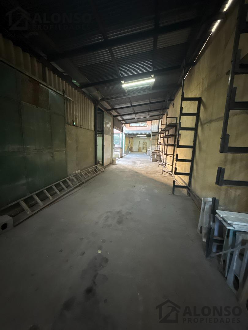 Galpón Sobre Lote Propio en Venta en Lanús Oeste 5