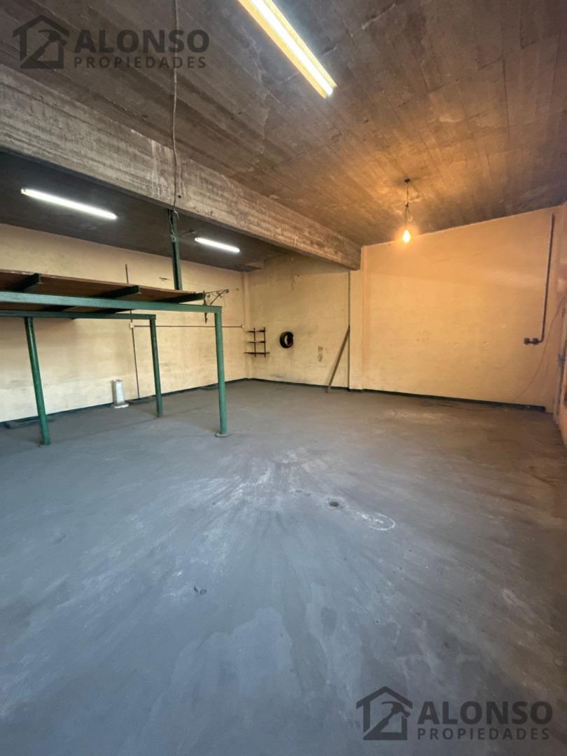 Galpón Sobre Lote Propio en Venta en Lanús Oeste 3