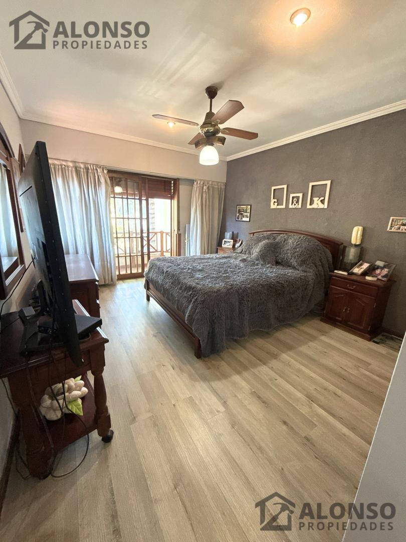 Chalet 5 Ambientes con Fondo y Cochera en Venta en Lanús 5