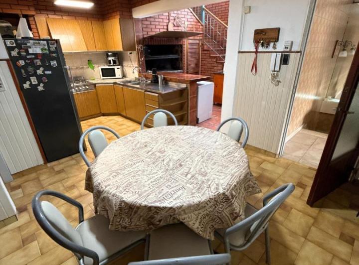 Ph 7 Ambientes con cochera y terraza en venta en Lanús