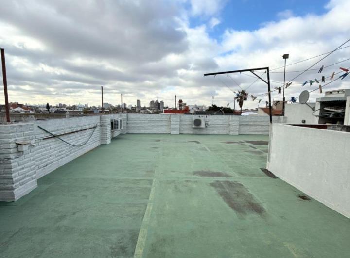 Ph 7 Ambientes con cochera y terraza en venta en Lanús