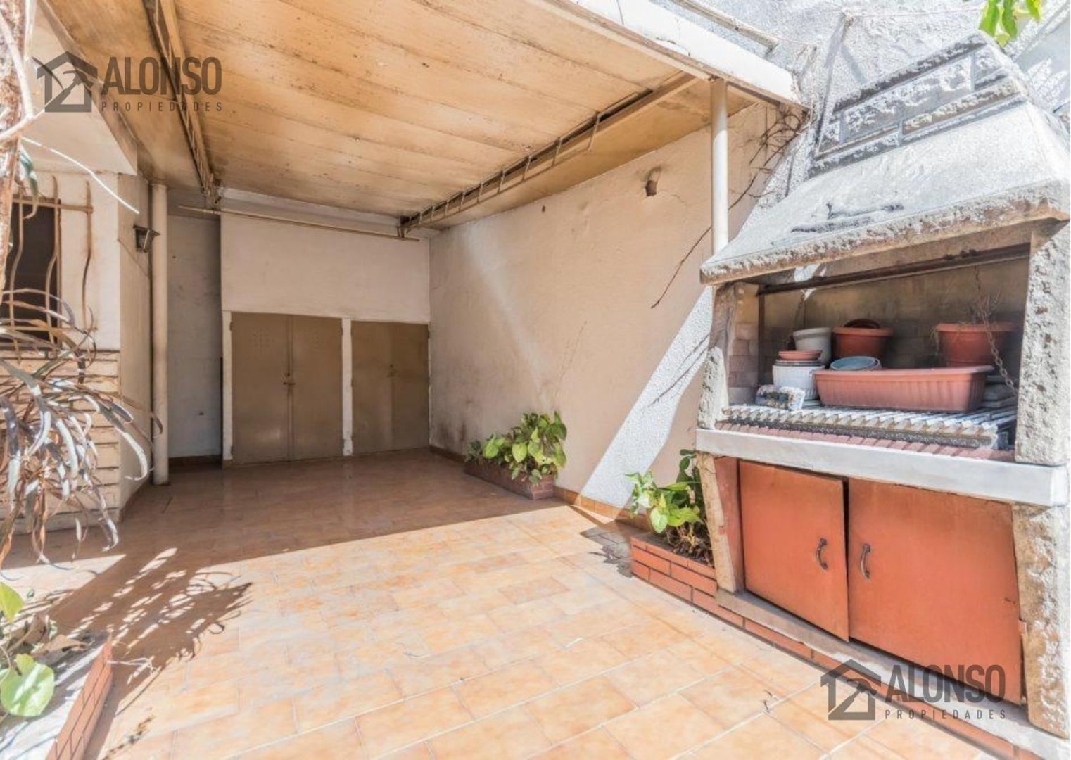 Foto de Excelente casa desarrollada en el centro de Lanus Oeste, imagen 2