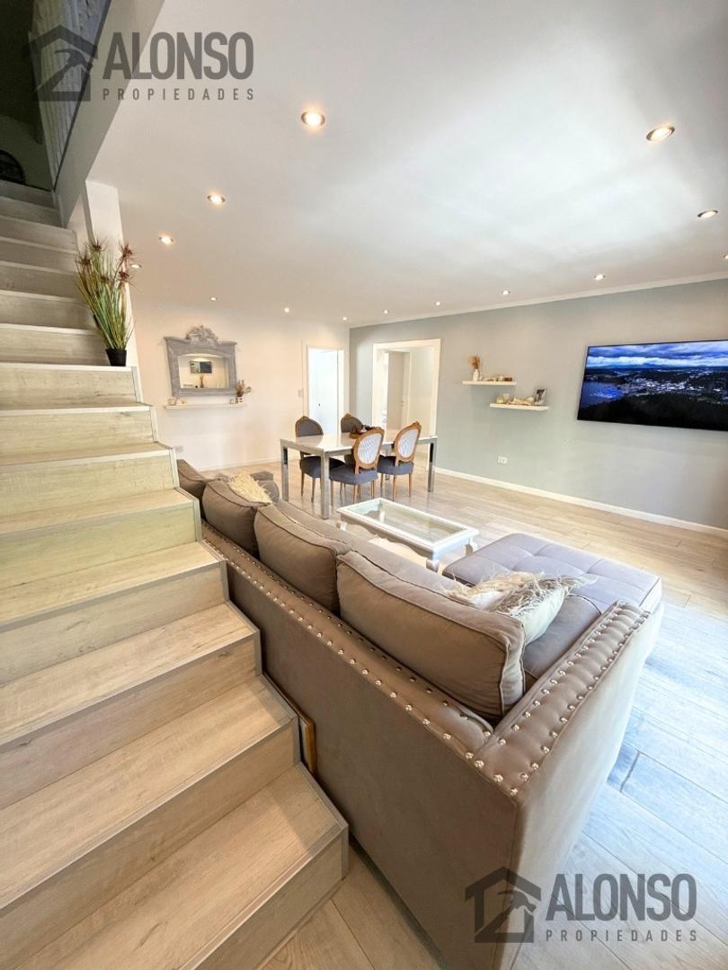 Depto. tipo casa 4 Ambientes en venta en Lanusita