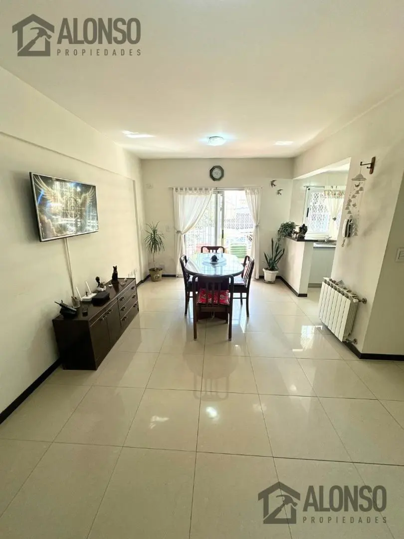 Departamento 2 Ambientes con Balcón en Venta en Lanús 2