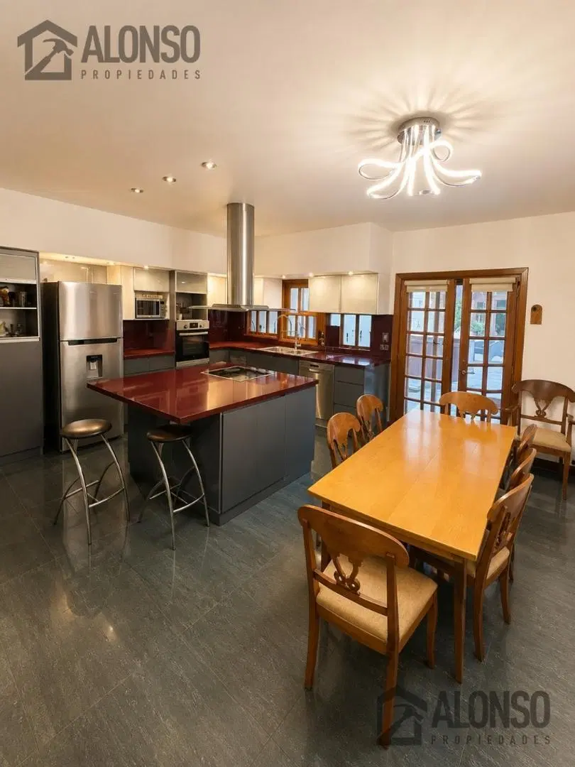 Venta - Casa 5 ambientes con Fondo y 3 cocheras - Lanús Este 5
