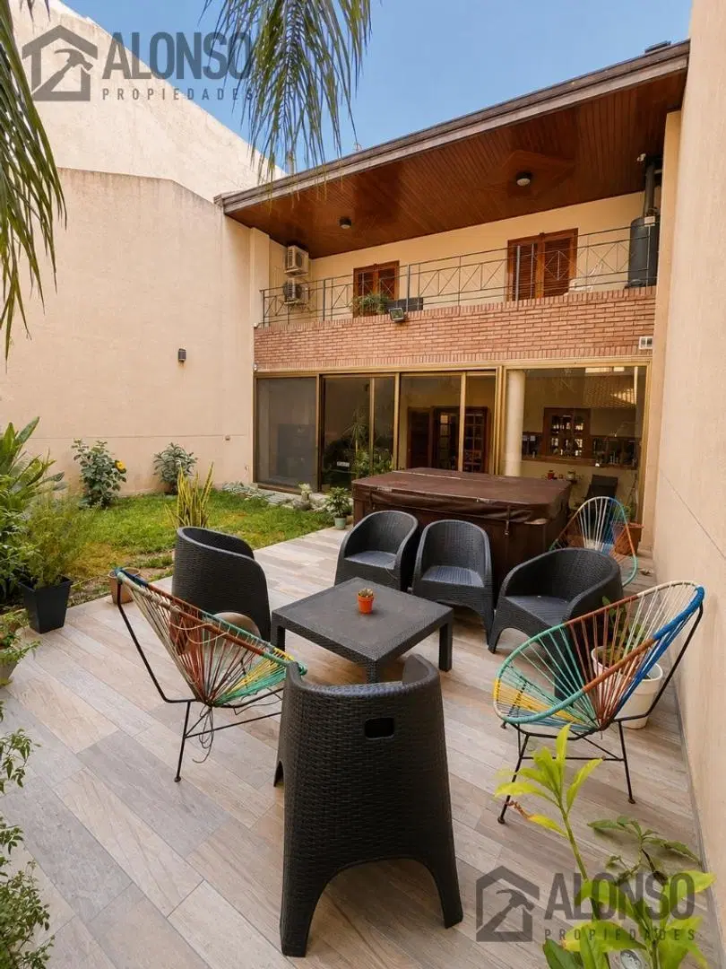Venta - Casa 5 ambientes con Fondo y 3 cocheras - Lanús Este 4
