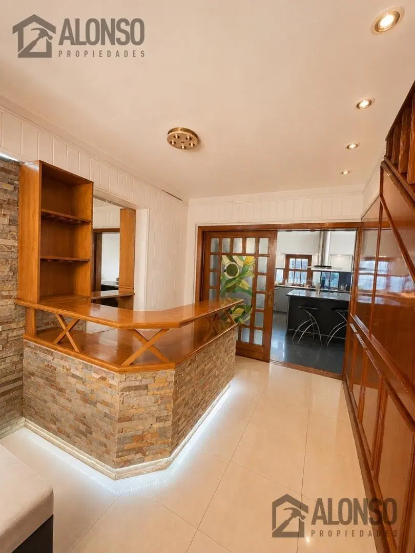 Venta - Casa 5 ambientes con Fondo y 3 cocheras - Lanús Este 3