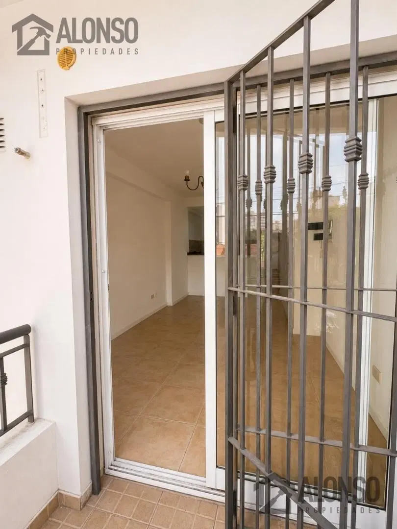 ALQUILER DEPARTAMENTO 2 AMB CON 2 BALCONES EN LANUS OESTE 1